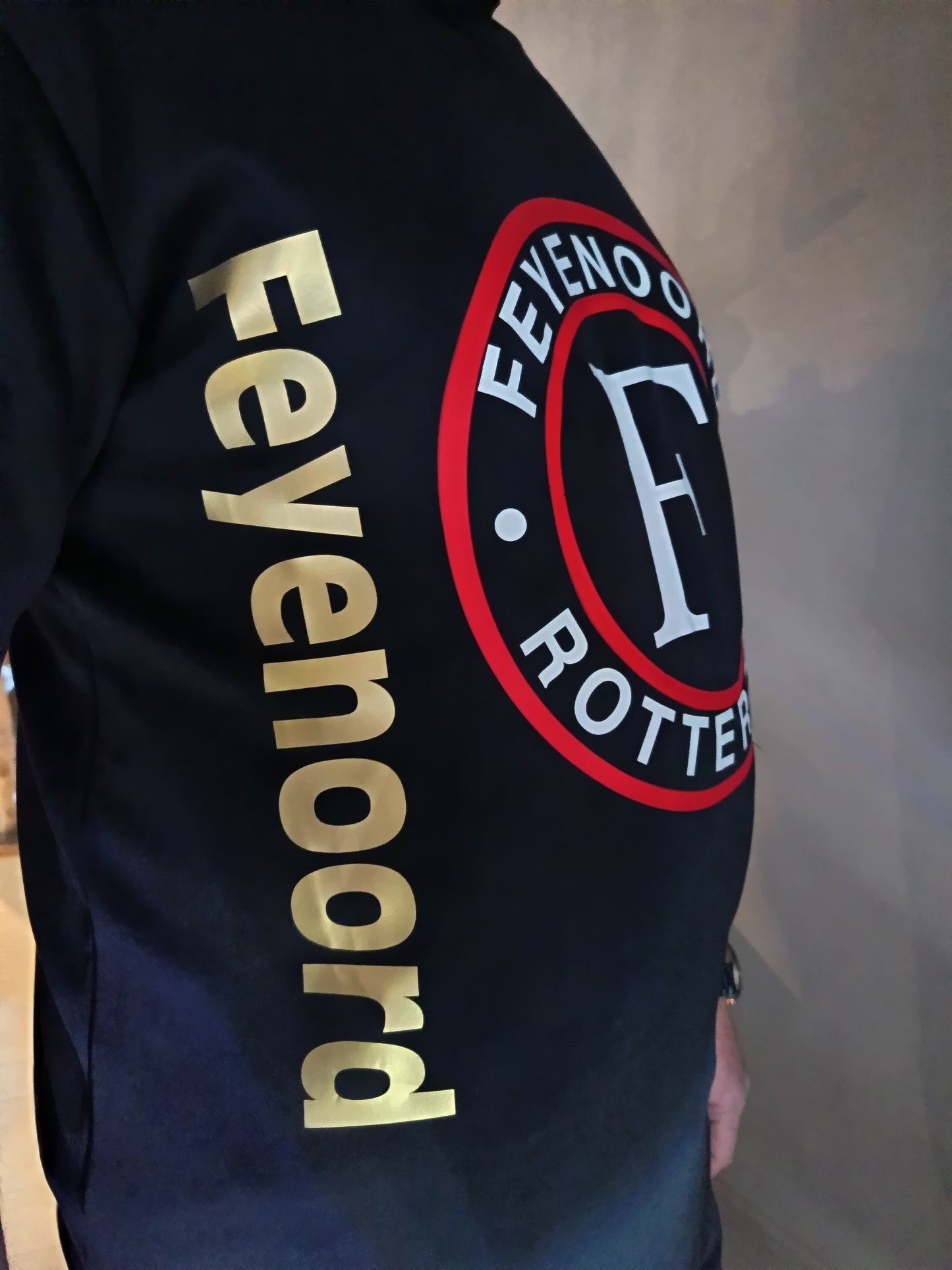 feyenoord op een supima katoenen shirt