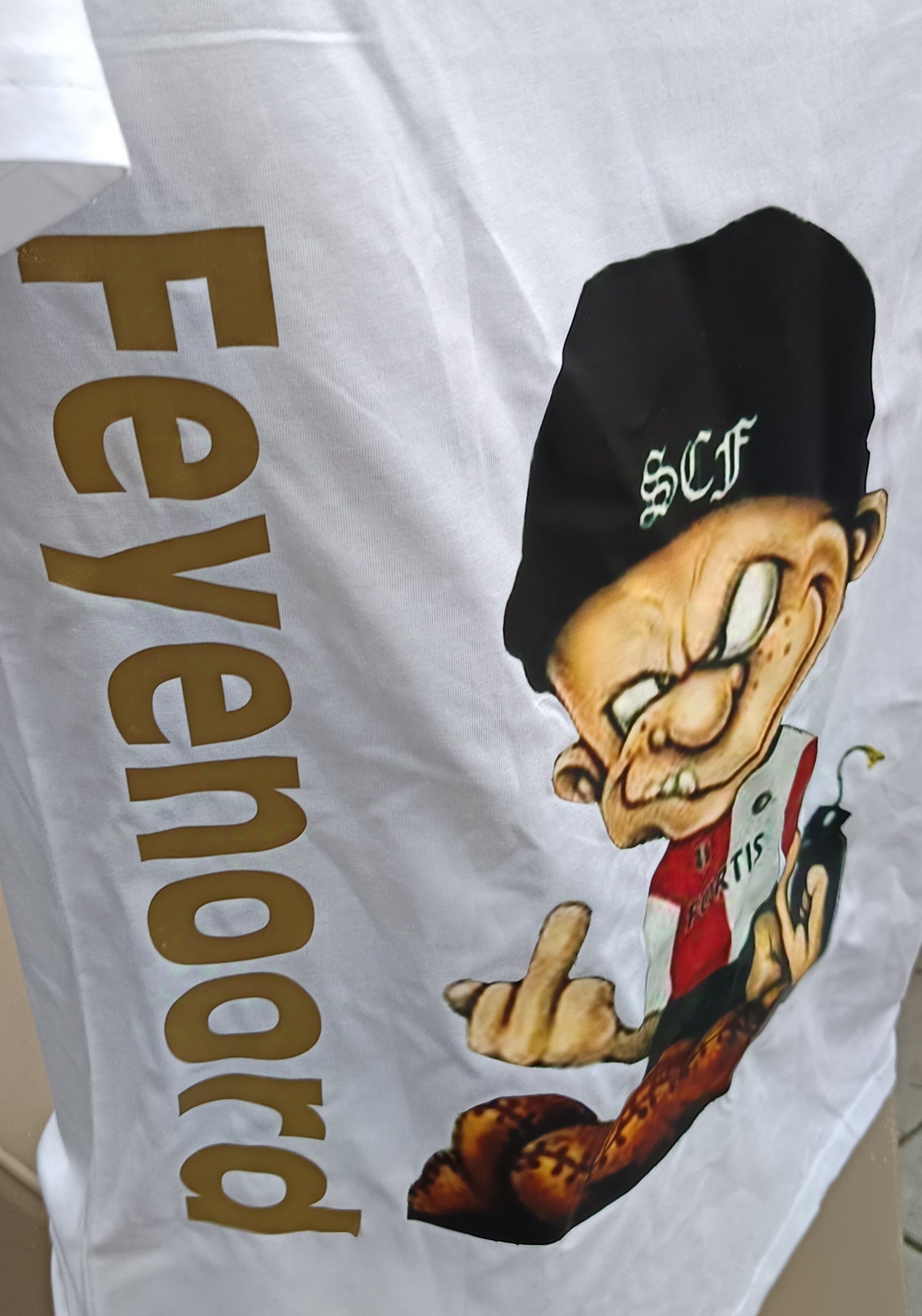 Wit tshirt met hooligan.